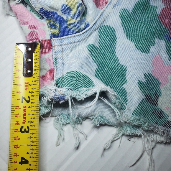 CITIZENS OF HUMANITY Kristen High Rise Shorts denim  FLORAL Sz 26 - Picture 12 of 12
